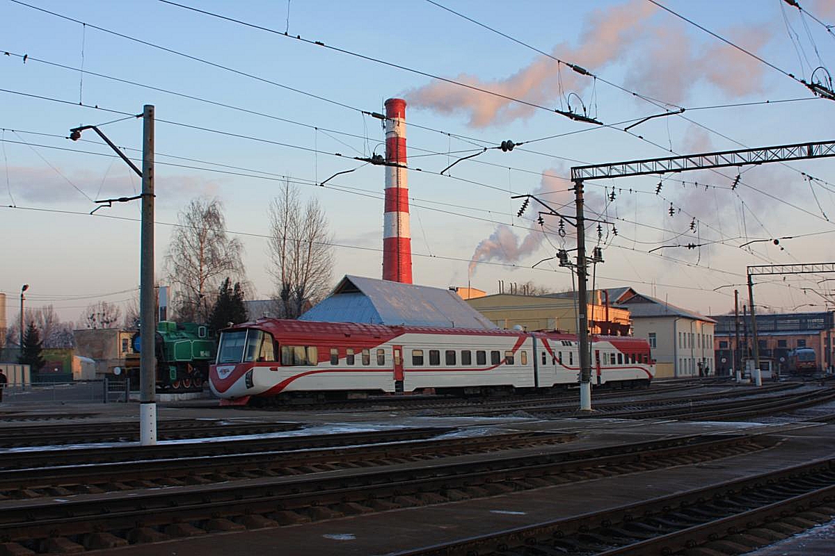 Blick auf das Lok Depot und die Lokomotiv Werkstätten in Lemberg am 16.2.2008.
Vorn steht ein interessanter Triebwagen, wie man uns sagte, ein Einzelstück.