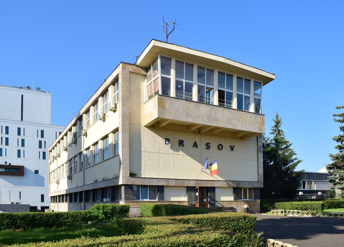 Blick auf das markante Stellwerk der Bauform CED-CR-2 in Brasov. 

Brasov 31.07.2026