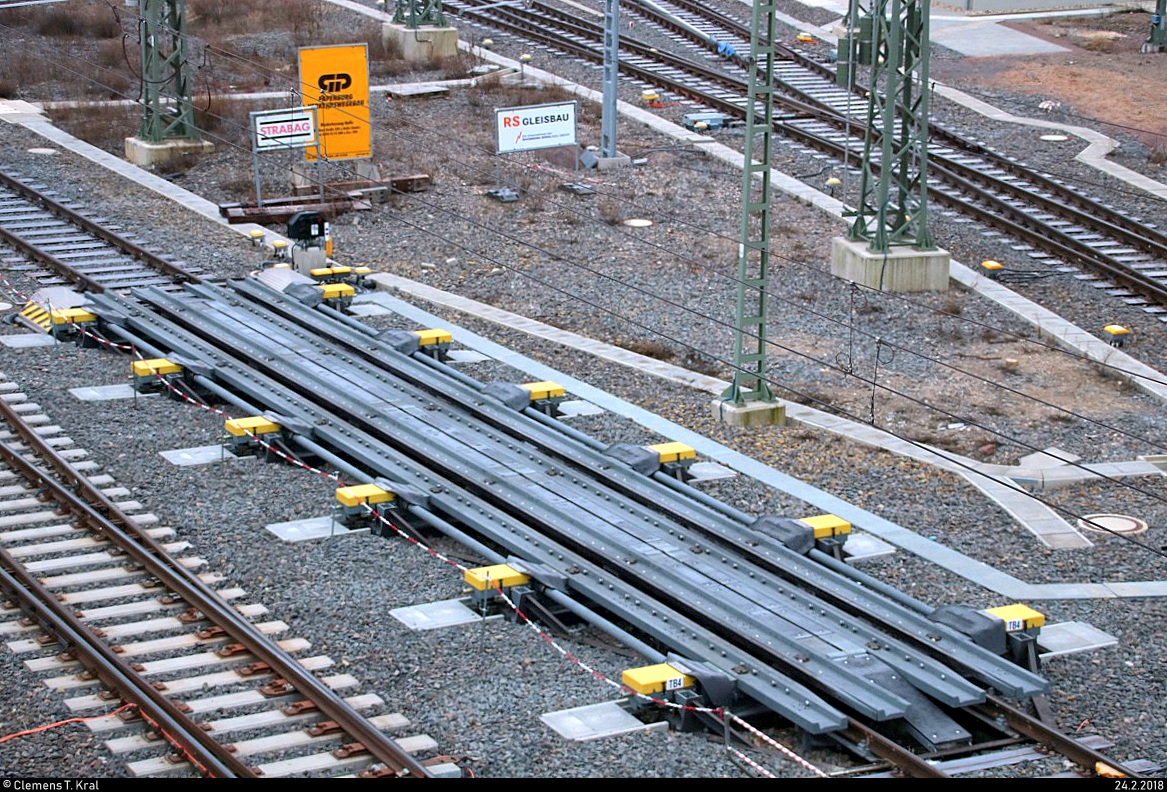 Blick auf eine moderne Gleisbremse, die in der Zugbildungsanlage (ZBA) Halle (Saale) verbaut ist. [24.2.2018 | 9:05 Uhr]