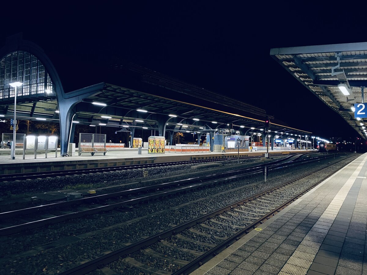 Blick auf die Nächtliche Bahnhofshalle von Gera Hauptbahnhof am 09.11.22