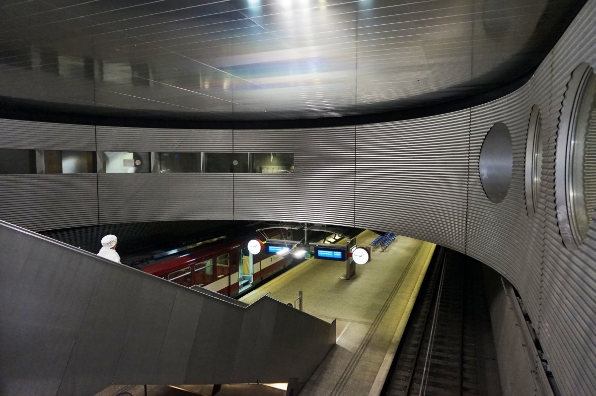 Blick auf den Salzburger Lokalbahnhof (heute als Salzburg Hbf (Bahnsteige 11-12) bezeichnet)
am 5.1.2016.
Dieser Bahnhof ist momentan noch die einzige  U-Bahn-Station  in Salzburg.