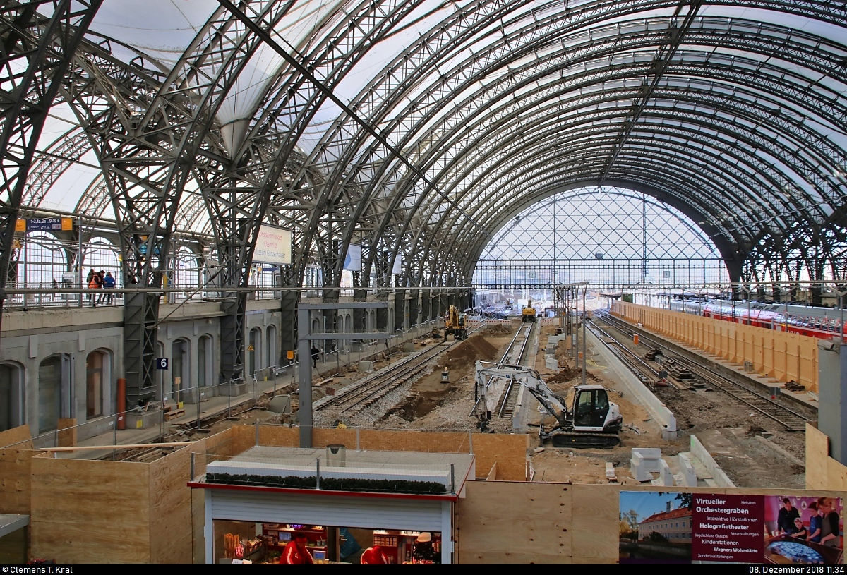 Blick auf die Sanierung der Gleise 6 sowie 9 bis 11 inkl. Bahnsteige im Erdgeschoss von Dresden Hbf.
[8.12.2018 | 11:34 Uhr]