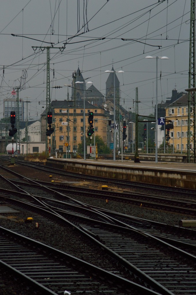 Blick auf die Signale der nrdlichen Bahnhofsausfahrt der Hbf Koblenz.
25.8.2013
