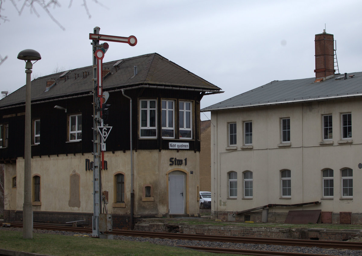 Blick auf das Stellwerk 1 Bahnhof Nossen  Nicht Qualmen 24.03.2019 15:24 Uhr.