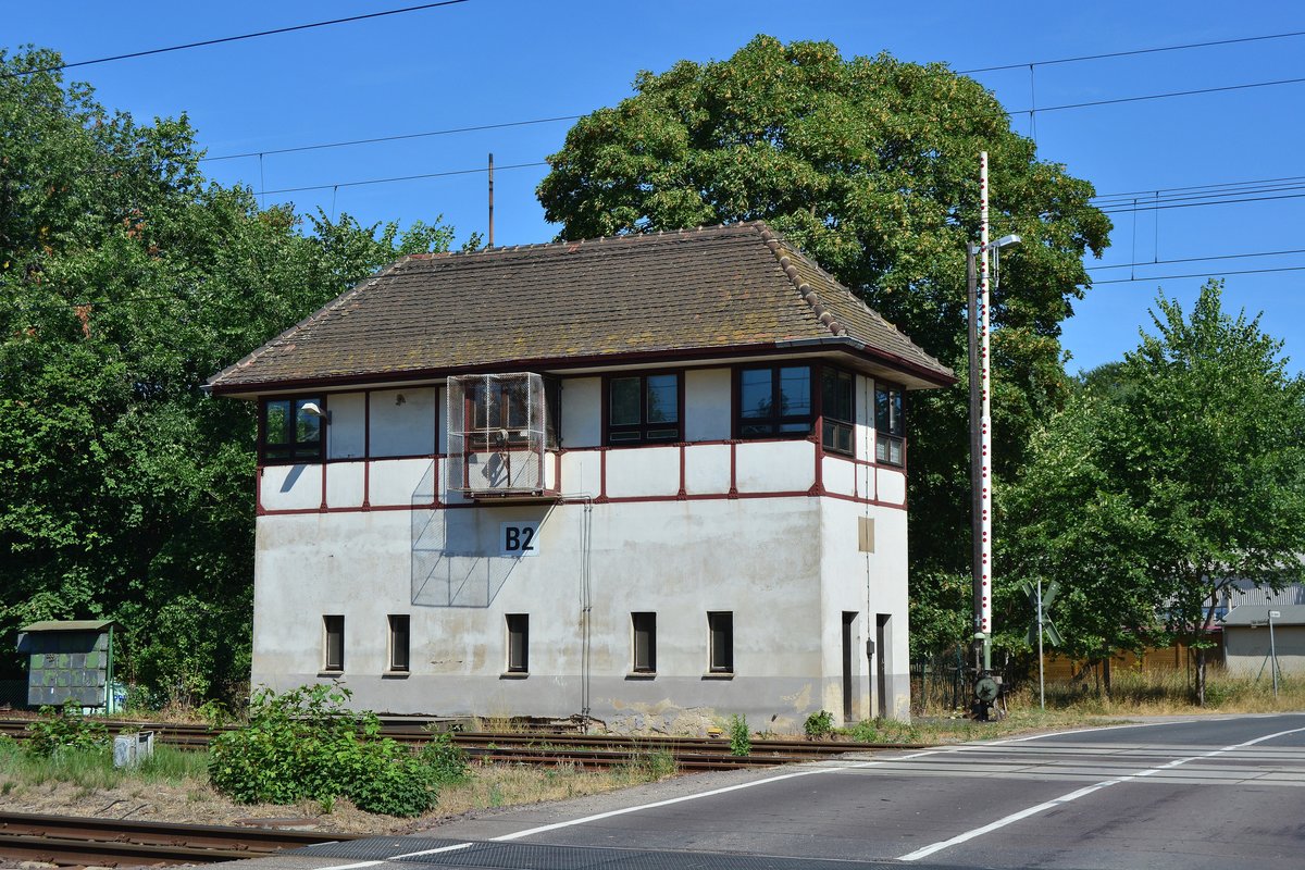 Blick auf das Stellwerk B2 in Wiesenburg am 26.07.2018

Wiesenburg 26.07.2018
