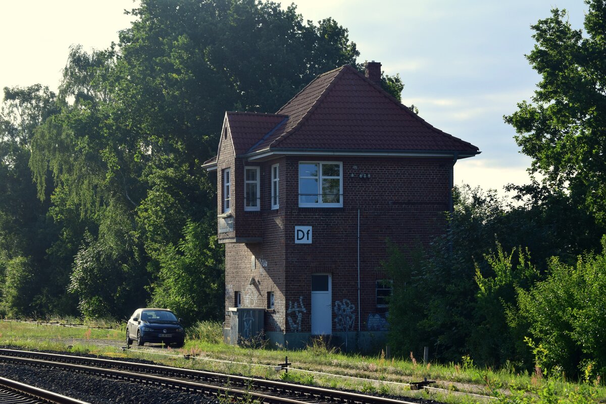 Blick auf das Stellwerk Df in Dannenerg Ost

Dannenberg 31.07.2021