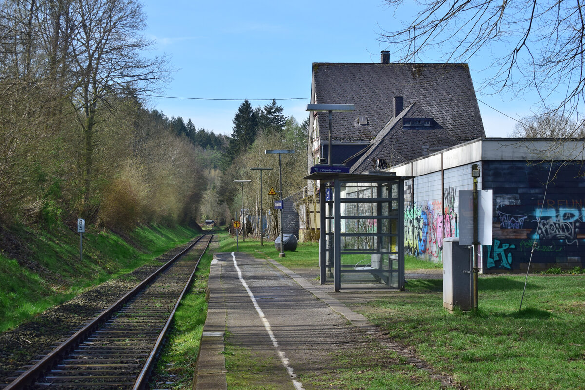 Blick auf den Stift Keppel-Allenbach. Bis in die 1980er Jahre war dies ein Bahnhof.

Stift Keppel-Allenbach 06.04.2024