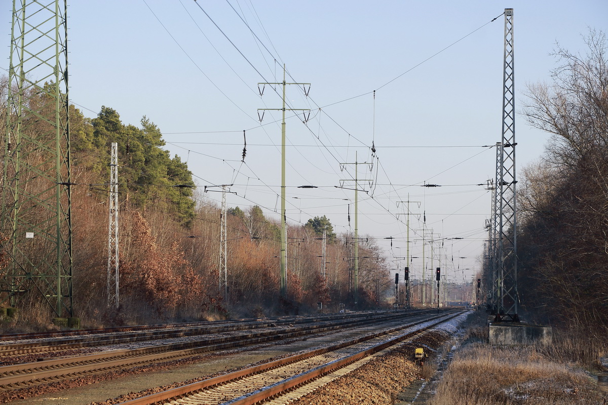 Blick auf den südlichen Berliner Ring (KBS 240)  bei Diedersdorf (Km 125) am 20. Januar 2019.