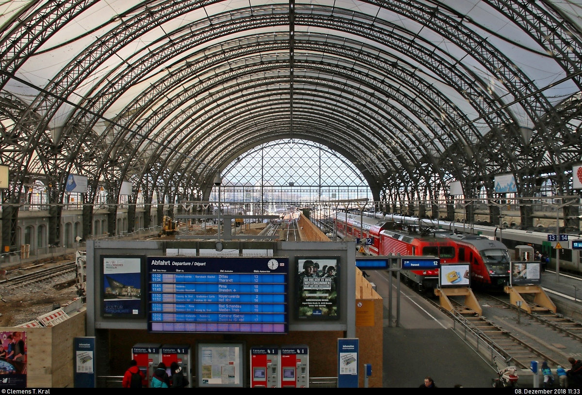 Blick auf die unteren Gleise in Dresden Hbf unter der Bahnhofshalle. Die Gleise 6 sowie 9 bis 11 werden inkl. Bahnsteige erneuert.
[8.12.2018 | 11:33 Uhr]