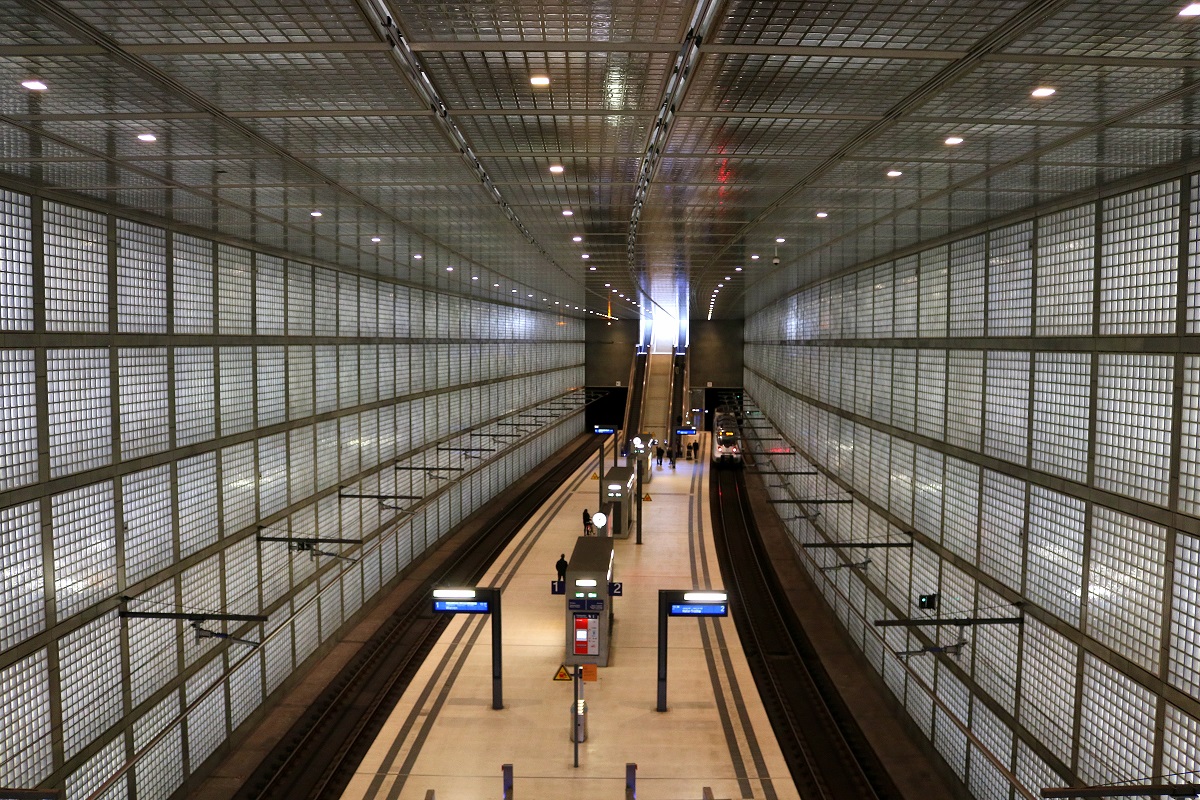 Blick auf die unterirdische Station Leipzig Wilhelm-Leuschner-Platz im seit 2013 befahrenen City-Tunnel Leipzig, der die Stammstrecke der S-Bahn Mitteldeutschland bildet. [31.10.2017 | 13:35 Uhr]