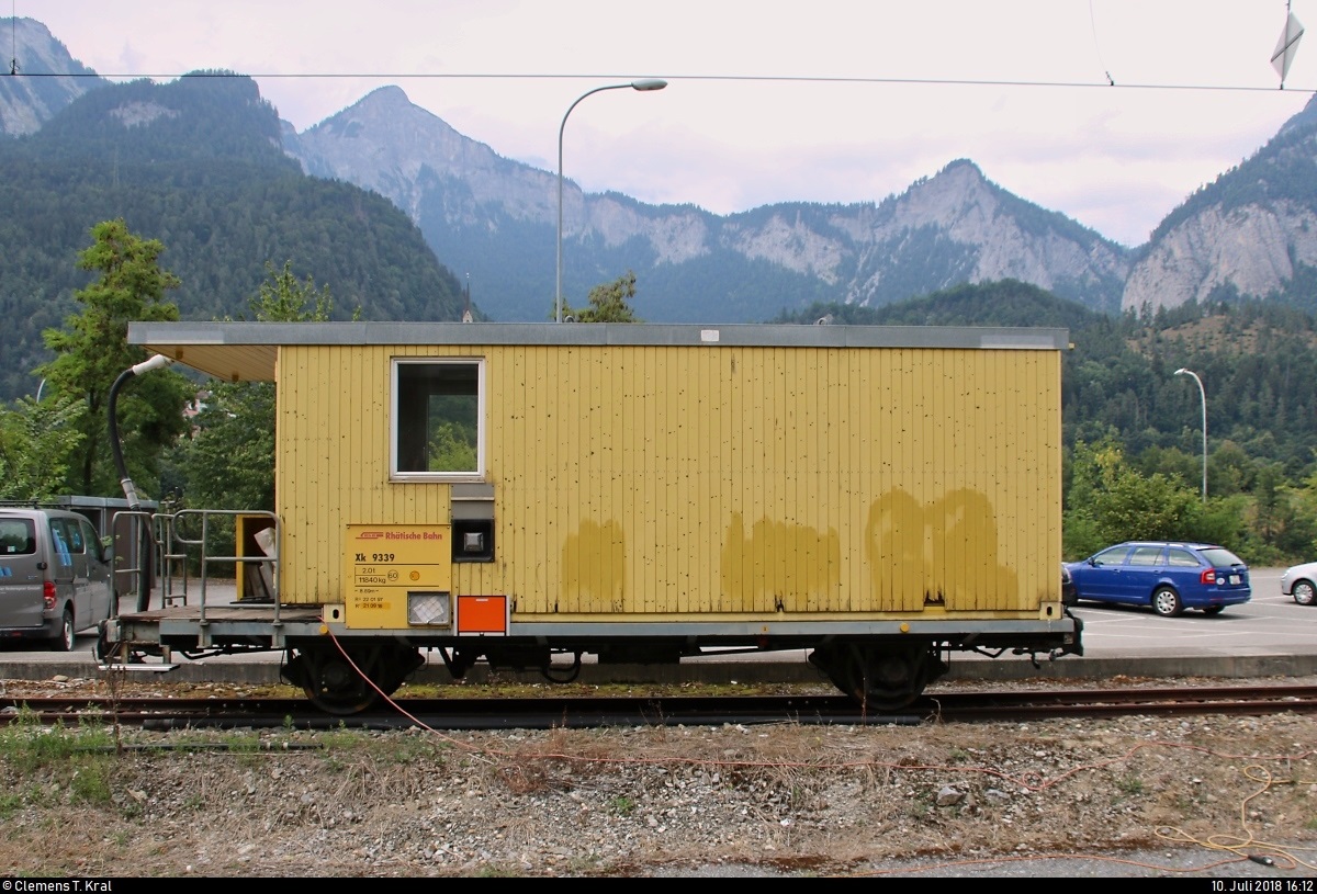 Blick auf Wagen Xk 9339 der Rhätischen Bahn (RhB), der im Bahnhof Reichenau-Tamins (CH) abgestellt ist.
[10.7.2018 | 16:12 Uhr]