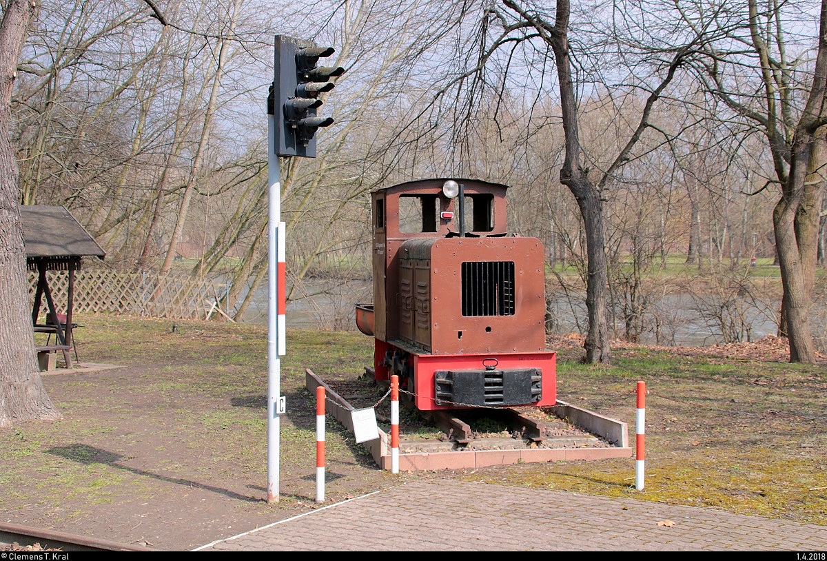 Blick auf die Werkslok 2 der ehemaligen VEB Ziegelwerke Halle-Bruckdorf, die im Bahnhof Peißnitzbrücke der Parkeisenbahn  Peißnitzexpress  Halle (Saale) steht. [1.4.2018 | 13:53 Uhr]
