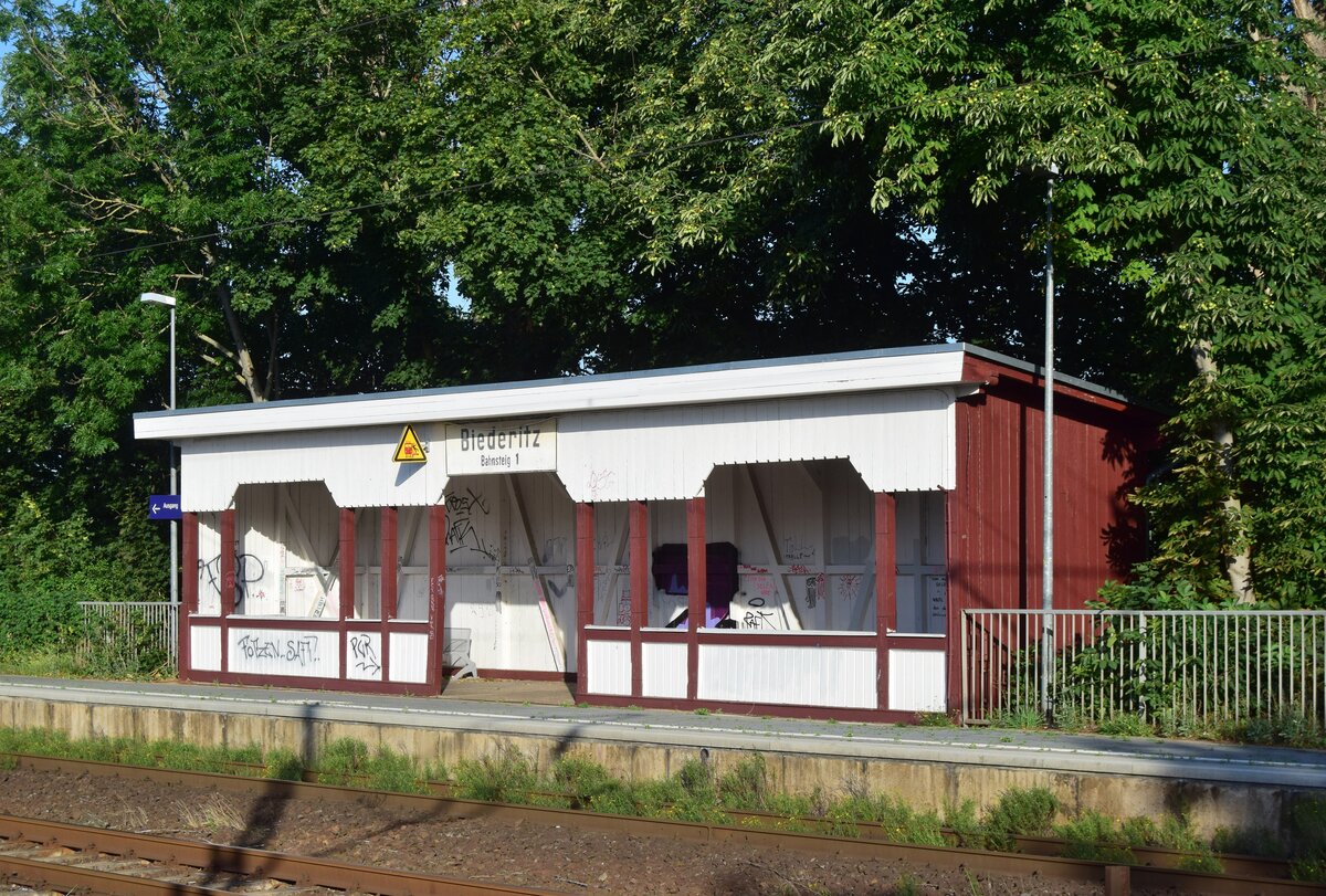 Blick auf den Wetterschutz in Biederitz auf Gleis 1.

Biederitz 21.07.2020