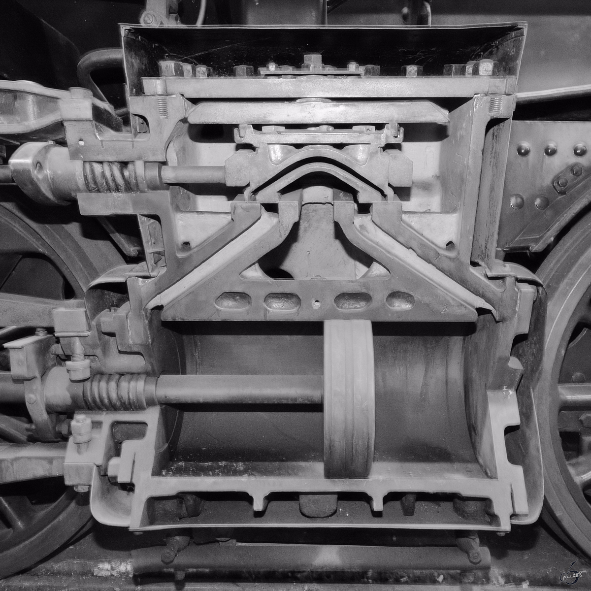Blick in den aufgeschnittenen Dampfzylinder der Bayrischen BBI. (Eisenbahnmuseum Neustadt an der Weinstraße, Dezember 2014)