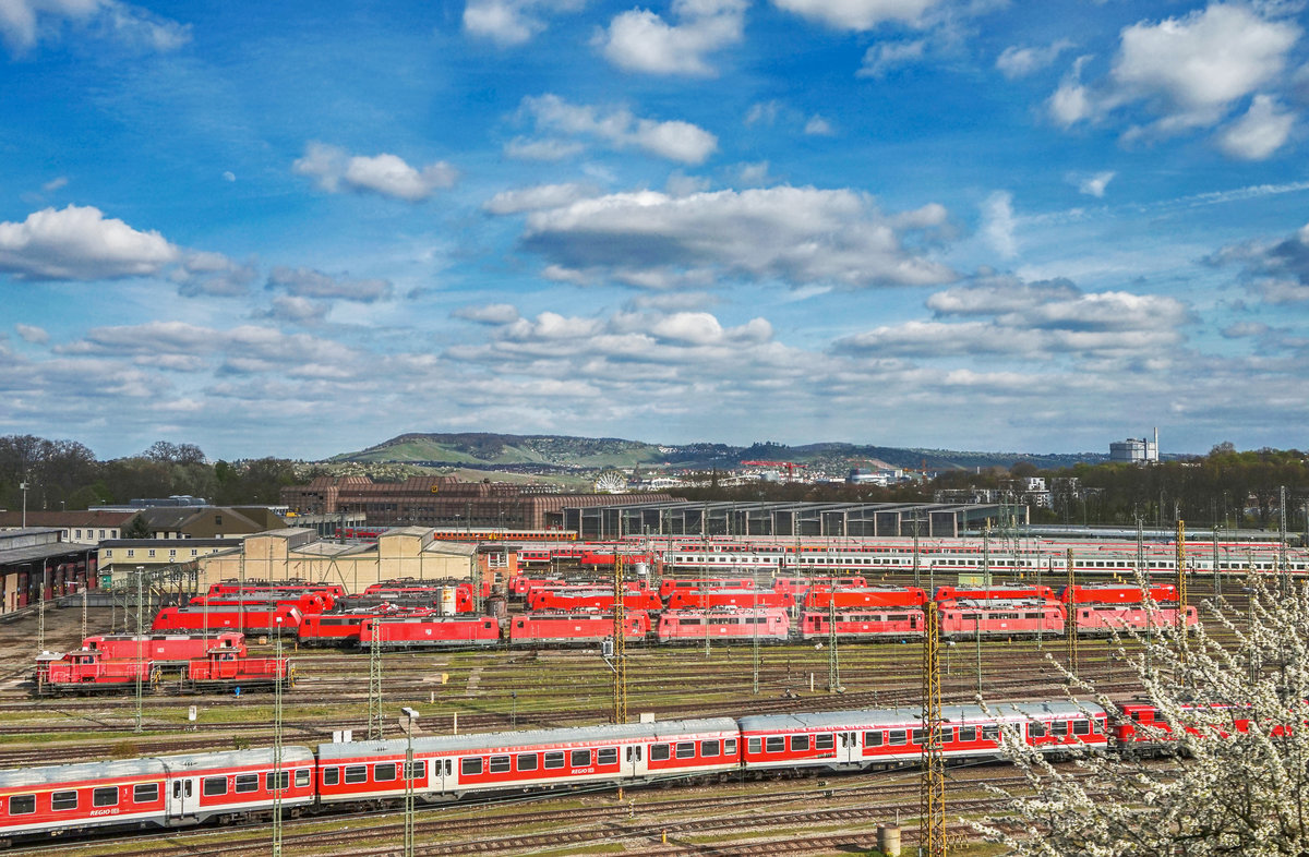 Blick aufs Bahnbetriebswerk Stuttgart-Rosenstein.
Aufgenommen am 6.4.2017, aus dem EC 114.