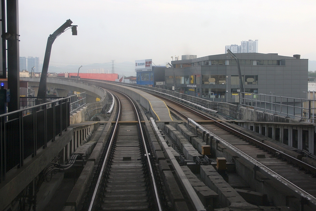 Blick aus der rapidKL MRT Putrajaya Line (PY) Stesen's Kentonmen (PY14) in Richtung Kampung Batu (PY13) am 12.März 2024.