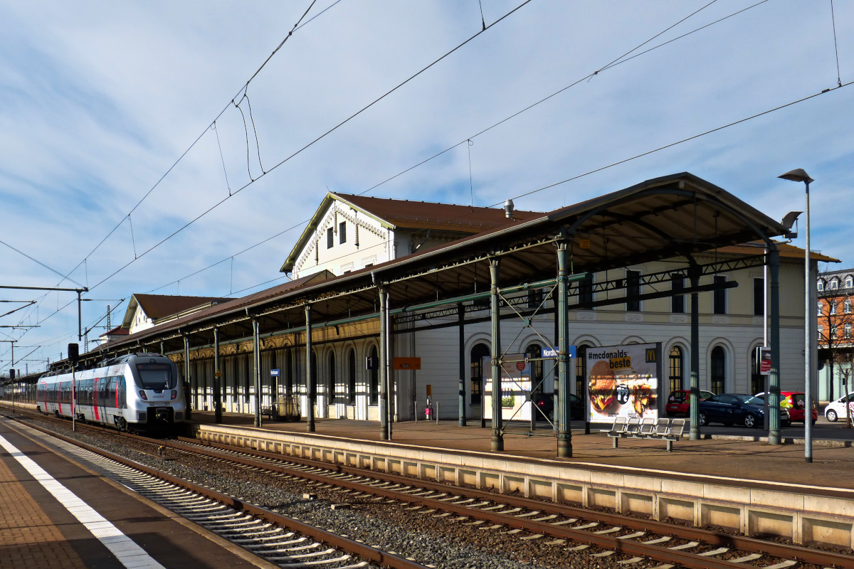 Blick vom Bahnsteig 2 auf das Bahnhofsgebäude von Nordhausen 24.02.2018