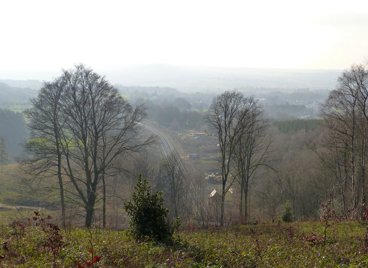 Blick vom Dreiländereck auf die Eisenbahngleise von Aachen in Richtung Montzen/Belgien.
Bei schönem Sonnenschein am Kalten Nachmittag vom 13.1.2018.