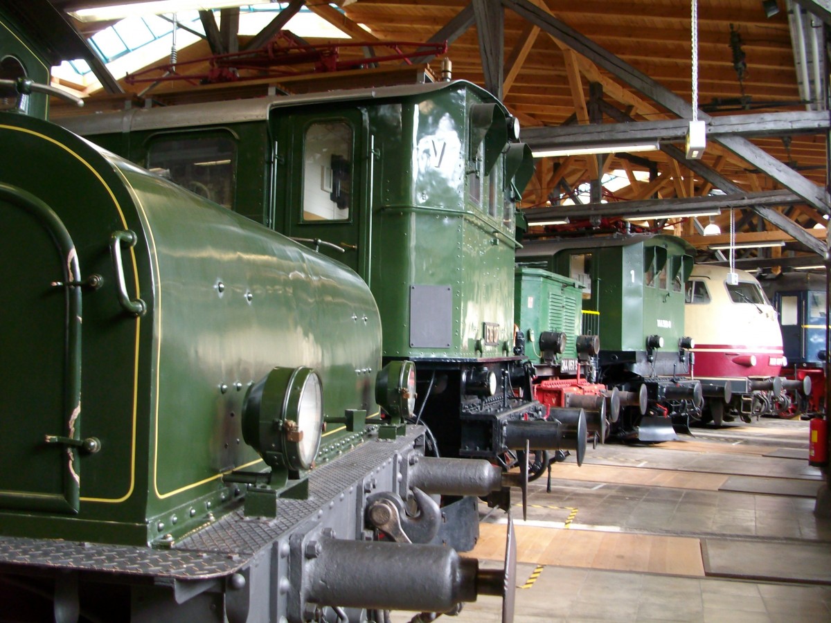 Blick durch die Remise in Freilassing. Heute ist hier die Lokwelt-Freilassing untergebracht.
Aufgenommen am 3.9.2014