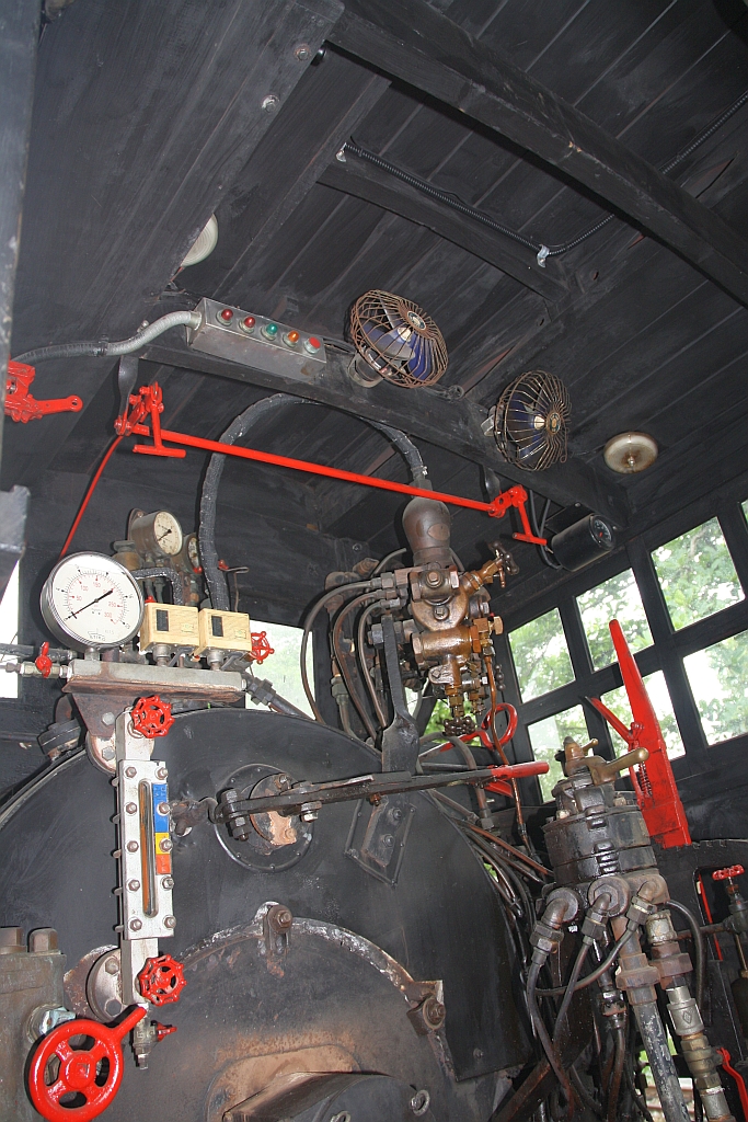 Blick in den Führerstand der betriebsfähigen AFR SL25 (Class B 28-2 Shay, Lima, Bj.1914, Fab.Nr. 2787). Chaiyi Garage am 03.Juni 2017.