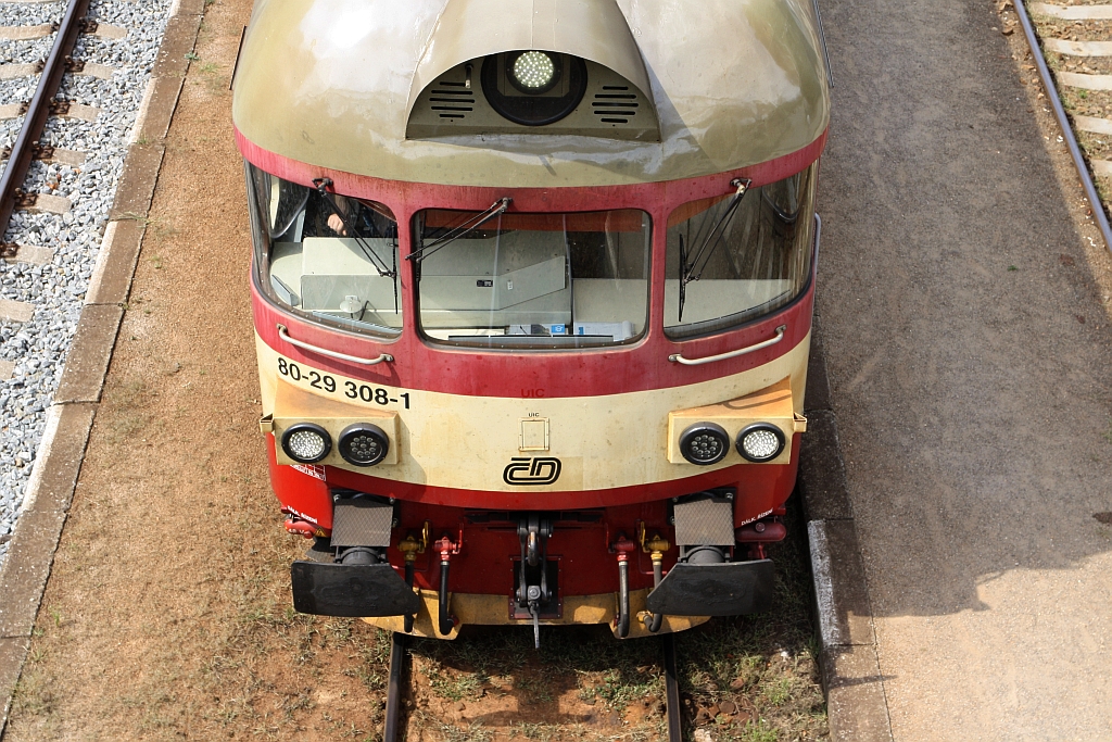 Blick in den Führerstand des CD 50 54 80-29 308-1 Bfbdtn am 18.August 2018 im Bahnhof Zastavka u Brna.