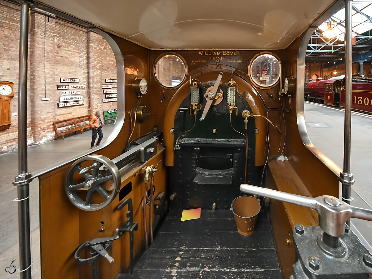 Blick in den Führerstand von No.214  Gladstone  der London Brighton & South Coast Railway. (National Railway Museum York, Mai 2019)