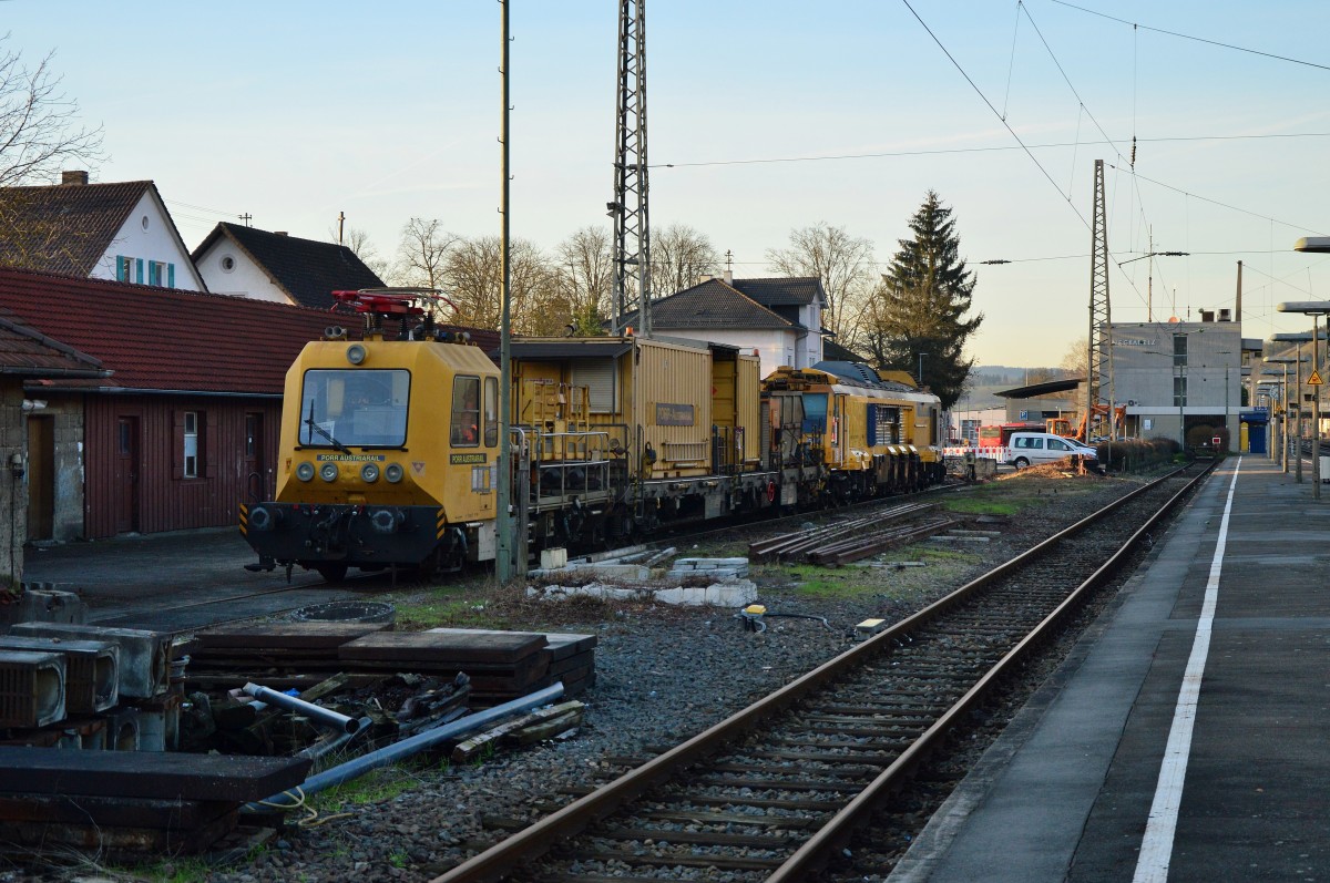 Blick von Gleis 12 in Neckarelz auf den PORR AUSTRIARAIL Schienenfräszug am 6.2.2016