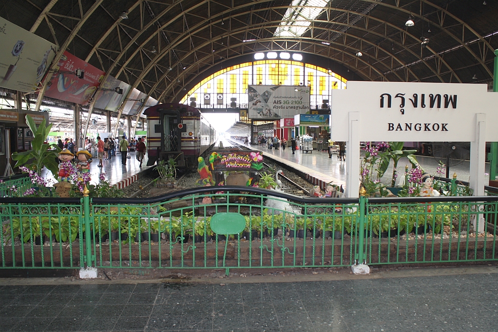 Blick in  die Halle des Bf. Hua Lamphong am 28.Mai 2013.