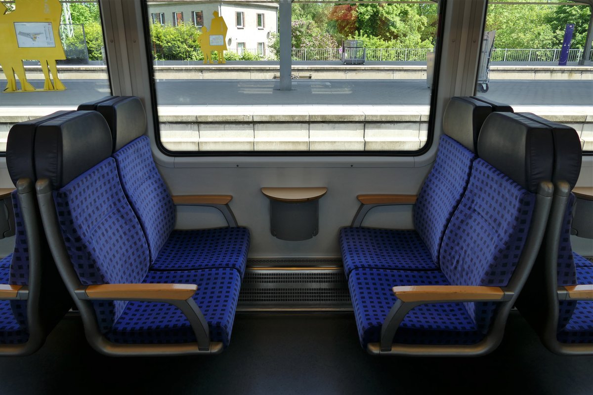 Blick in den Innenraum eines Triebwagen der Baureihe 646 der Usedomer Bäderbahn GmbH. Aufgenommen im Mai 2018 in der RB23 Stralsund Hbd - Swinoujscie Centrum.