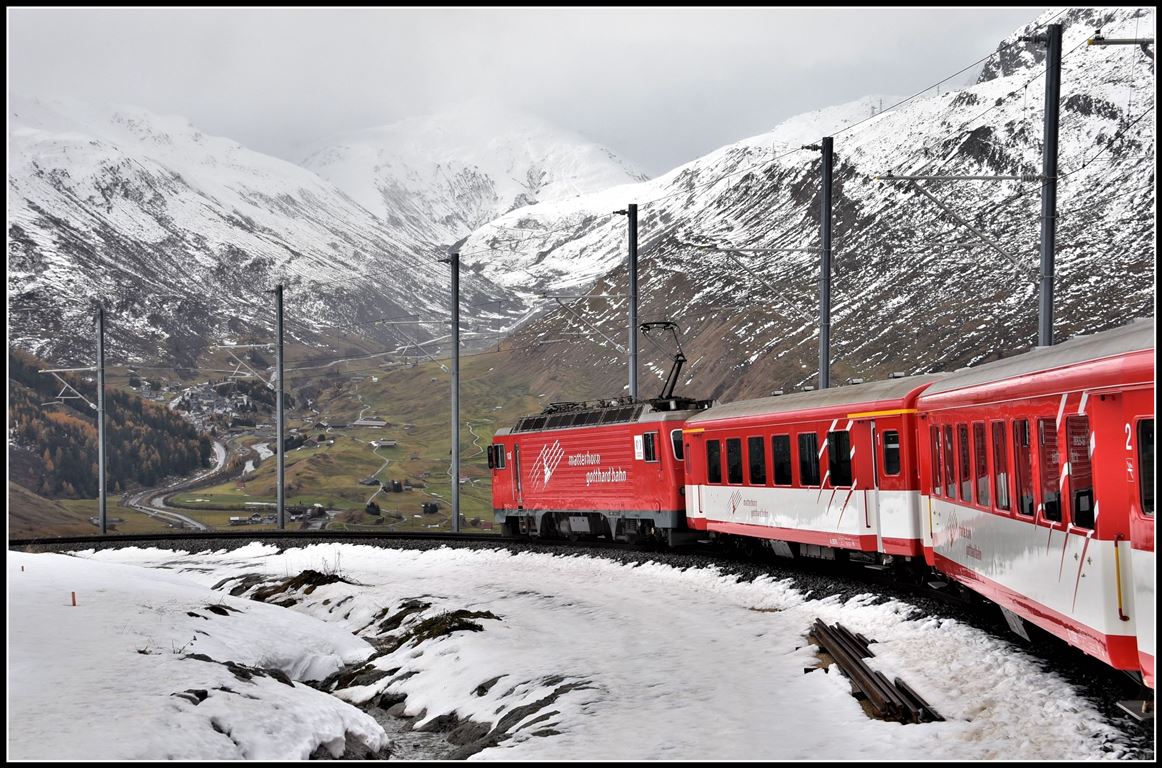 Blick ins Urserental unterhalb Nätschen aus dem R827 mit der HGe 4/4 108. (05.11.2018)