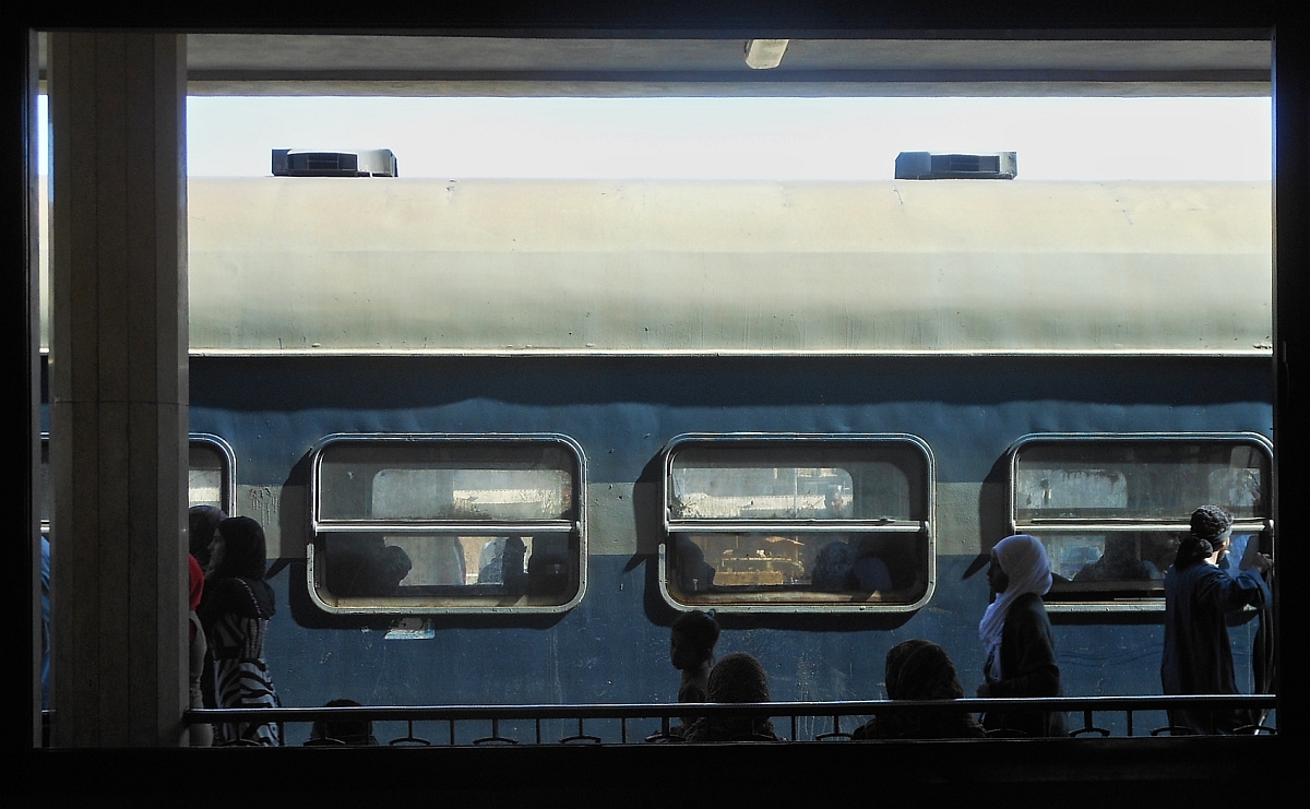 Blick nach draußen - Bahnhof Luxor, 30.01.2015.