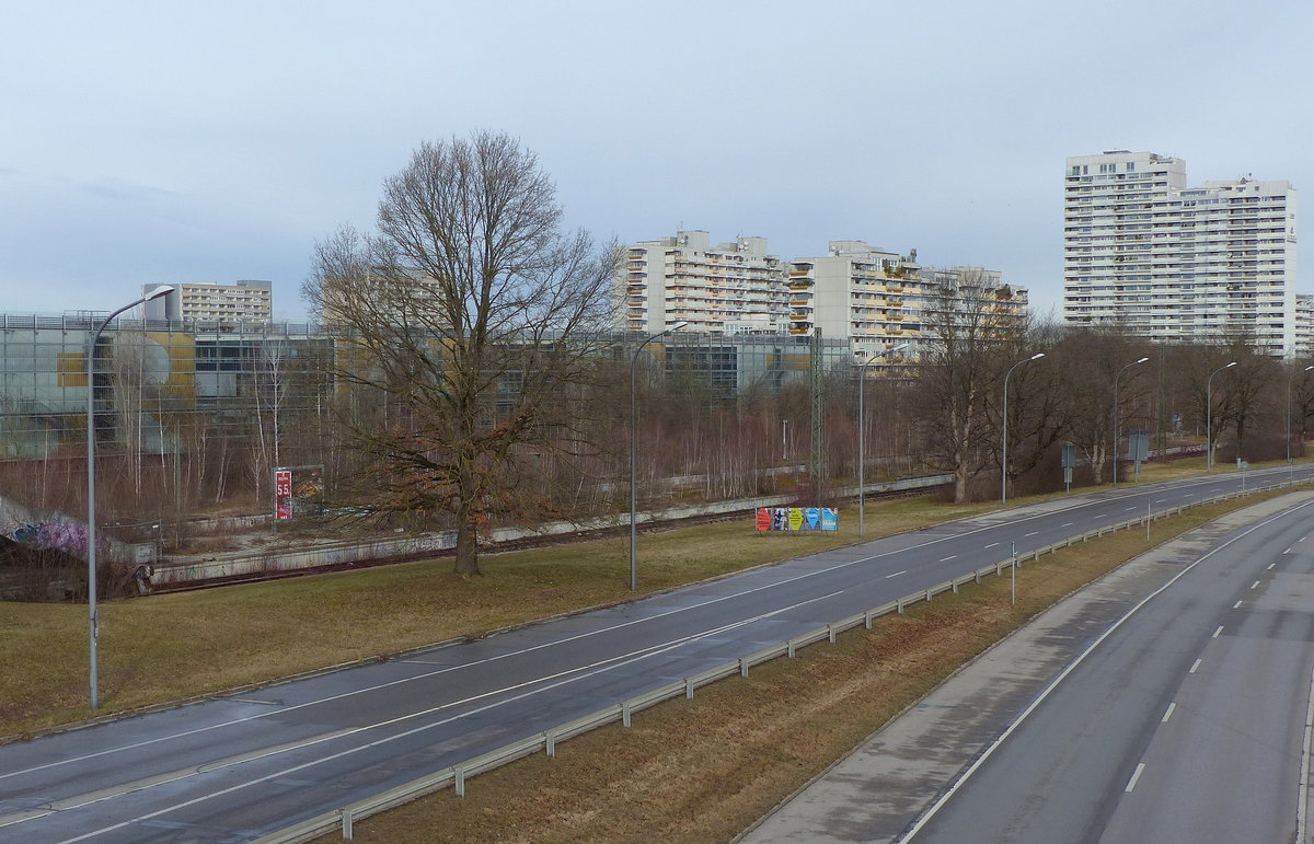 Blick in Richtung Bahnsteige vom ehem. S-Bahnhof München Olympiastadion, am 13.02.2020.