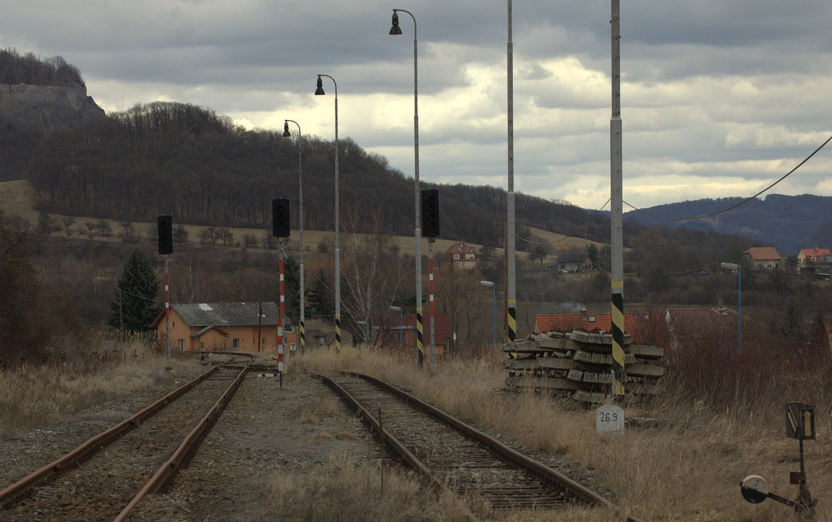 Blick Richtung Lovosice , Bahnhof Chotimer.  05.03.2017 13:56 Uhr.
