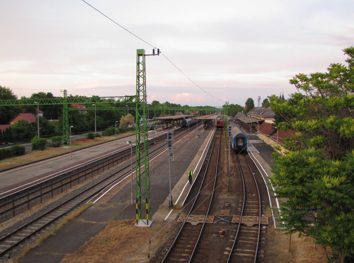 Blick über die Bahnsteige in Siófok, am 03.06.2016.