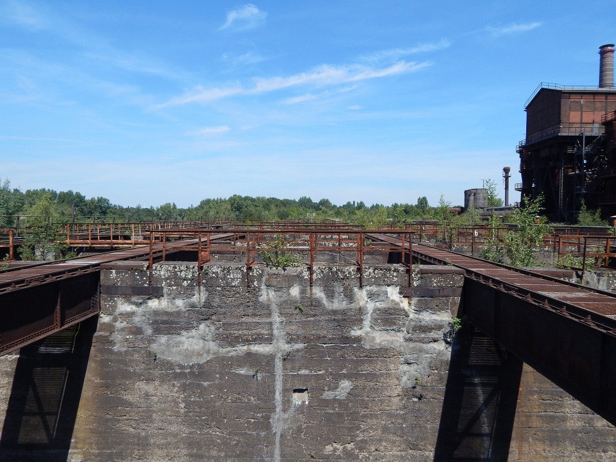 Blick über die etlichen Kohle Lager im ehemaligen Kohle Bunker im Landschaftspark Duisburg.

Landschaftspark Duisburg 02.08.2015