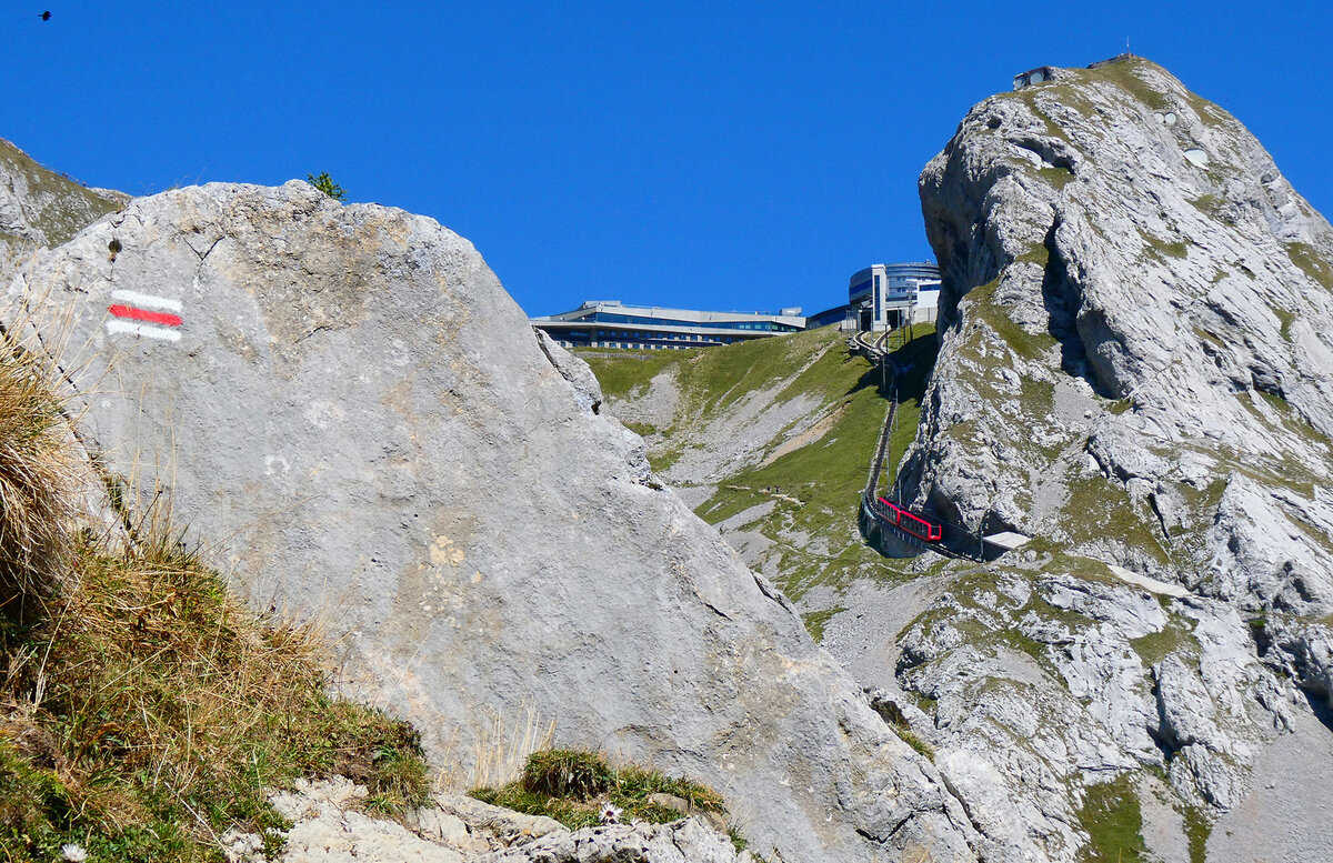Blick von Wanderweg aus Richtung Bergstation Pilatus Kulm, 19.8.2026