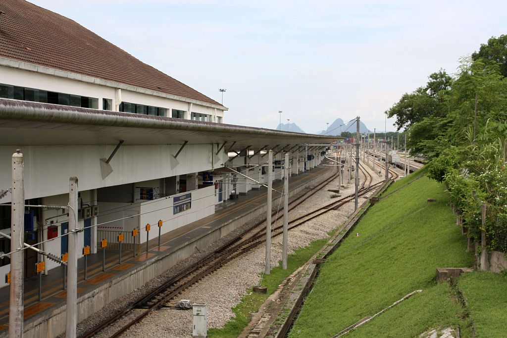 Blick vom Zugang zur Stesen Padang Besar auf die Platform 1. - Bild vom 14.Mai 2025.