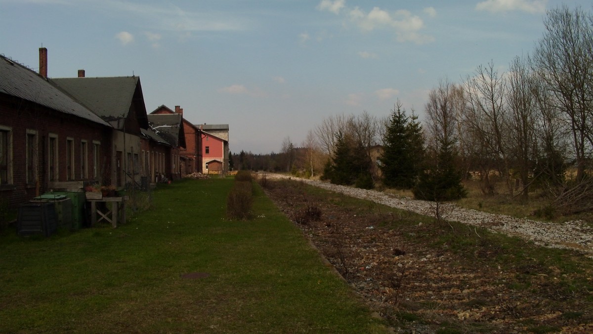 Blickrichtung in Reitzenhain richtung Marienberg am 19.4.2014 links im Bild ehemaliger Bahnhof Reitzenhain.