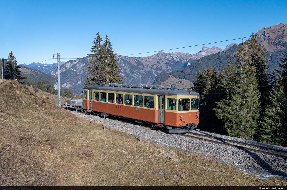 BLM BDe 4/4 Nr. 23 ist am 28.11.2020 zwischen Grütschalp und Mürren unterwegs.