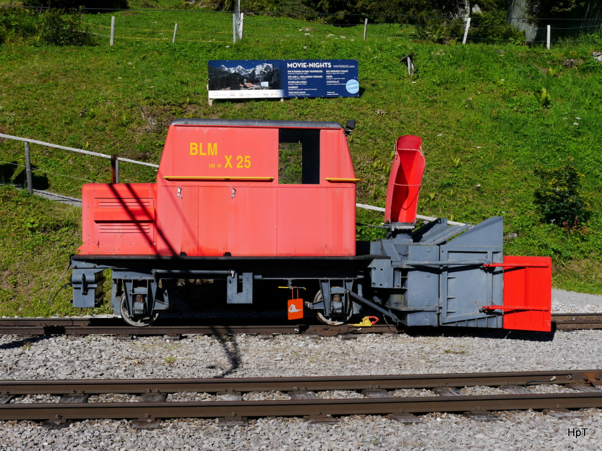 BLM - Dienstwagen Schneeschleuder rot m X 25 bei der Endhaltestelle Grütschalp am 14.08.2016