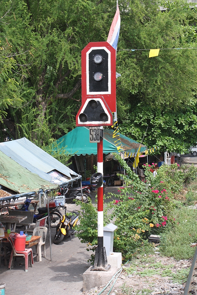 Blocksignal in der Hst. Uruphong in Fahrtrichtung Hua Lamphong am 30.Mai 2013.