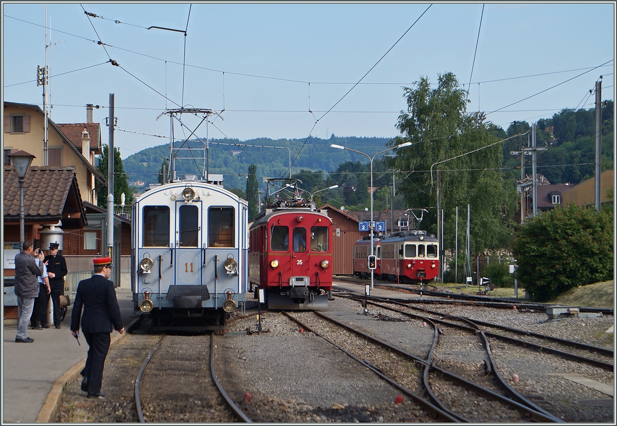 BLONAY-CHAMBY PINGSTFESTIVAL 2015: MOB BCFe 4/4 N° 11 und RhB ABe 4/4 N° 35 der B-C in Blonay, im Hintergrund sind zwei CEV BDeh 2/4 zu sehen. 
25. Mai 2015
