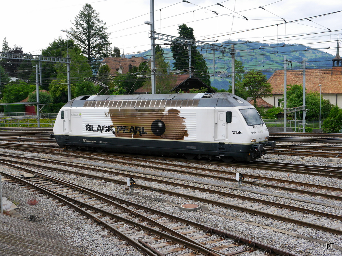 BLS / railCare - 465 016-4 in Spiez bei Rangierfahrt zur Werkstätte am 21.06.2015
