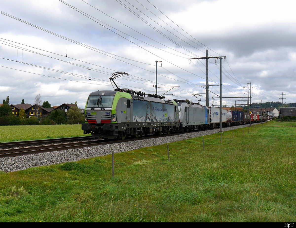 BLS + RailPool - Loks 475 403 + 186 101 vor Güterzug unterwegs bei Lyssach am 28.09.2020