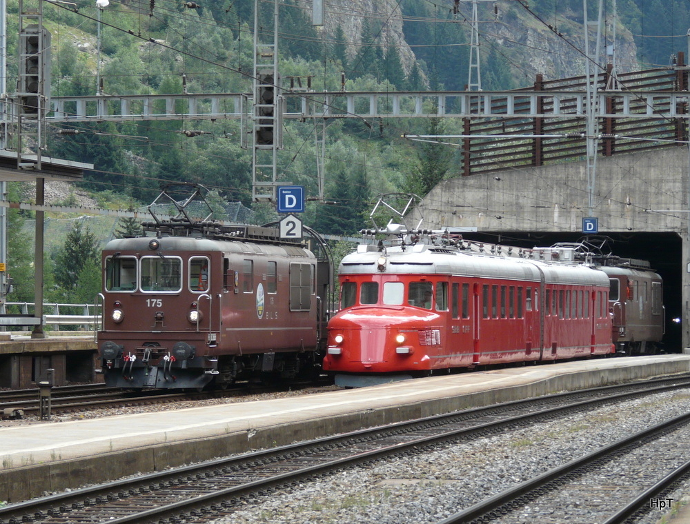 BLS + SBB - Re 4/4 175 mit Autozug und RAe 4/8 1021 als Extrazug nach Brig im Bahnhof Goppenstein am 07.09.2013