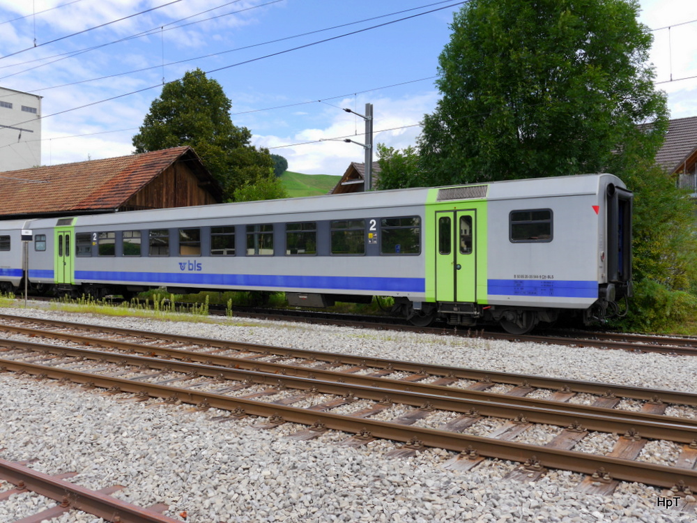 BLS - 2 Kl. Personenwagen B 50 85 20-35 544-9 abgestellt in Lützelflüh am 09.08.2014