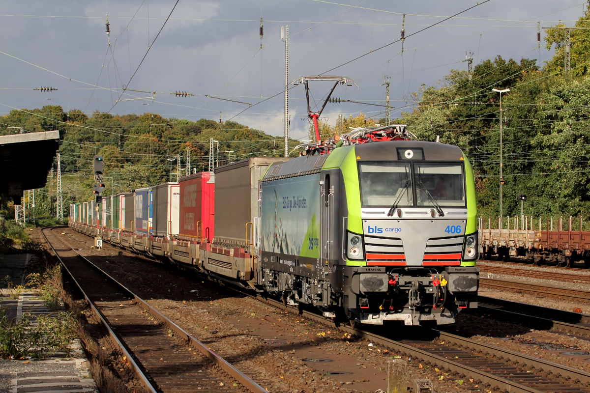 BLS 406 (475 406-5) durchfährt Köln-West 5.10.2017
