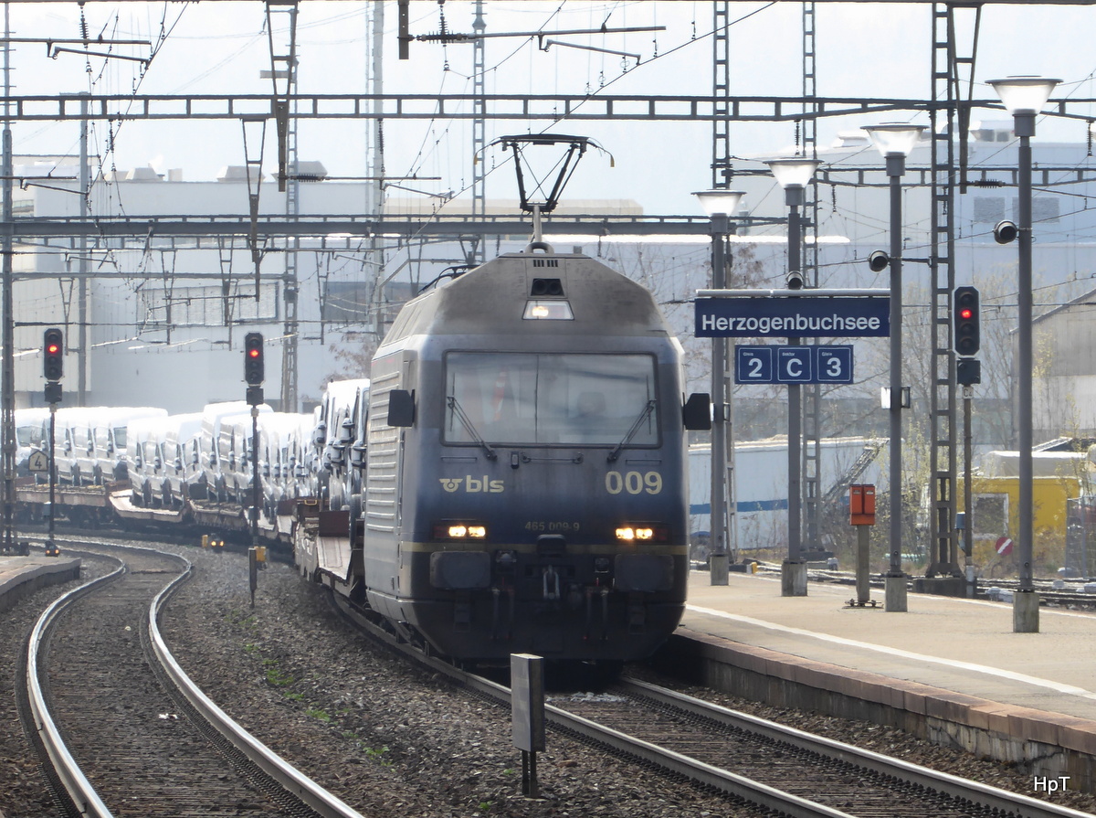 BLS - 465 009-9 mit Güterzug bei der einfahrt im Bahnhof von Herzogenbuchsee am 22.03.2016