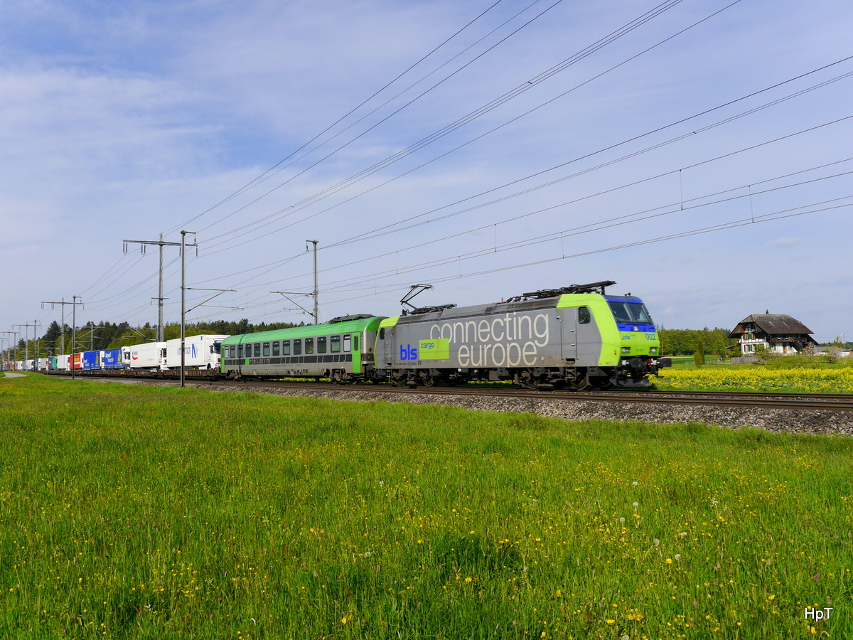 BLS - 485 002-0 mit Rolla unterwegs bei Lyssach am 30.04.2016