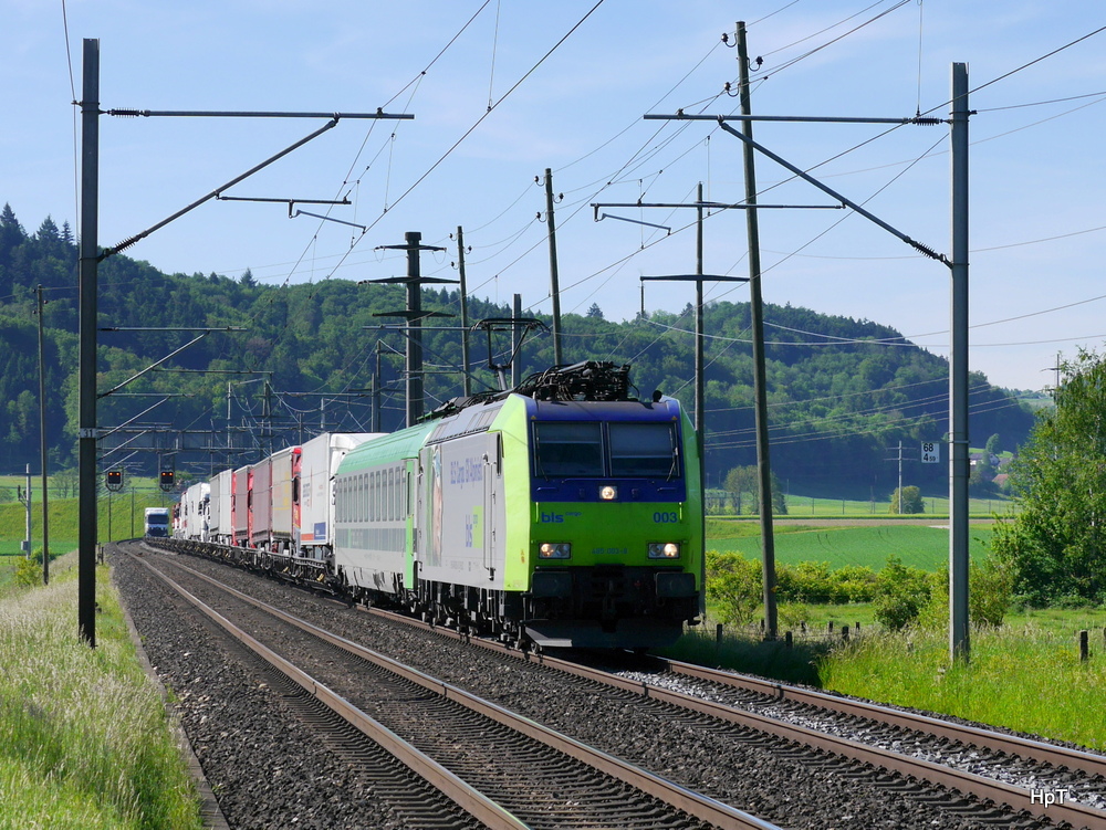 BLS - 485 003-8 unterwegs mit Rolla bei Bettenhausen am 20.05.2014
